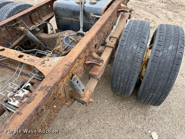 image for item DR5078 2007 Isuzu NPR  truck cab and chassis