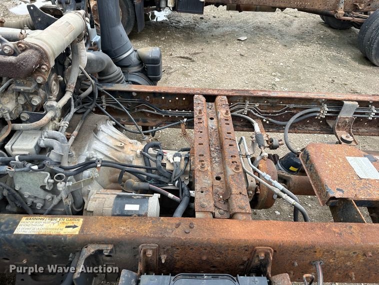 image for item DR5078 2007 Isuzu NPR  truck cab and chassis