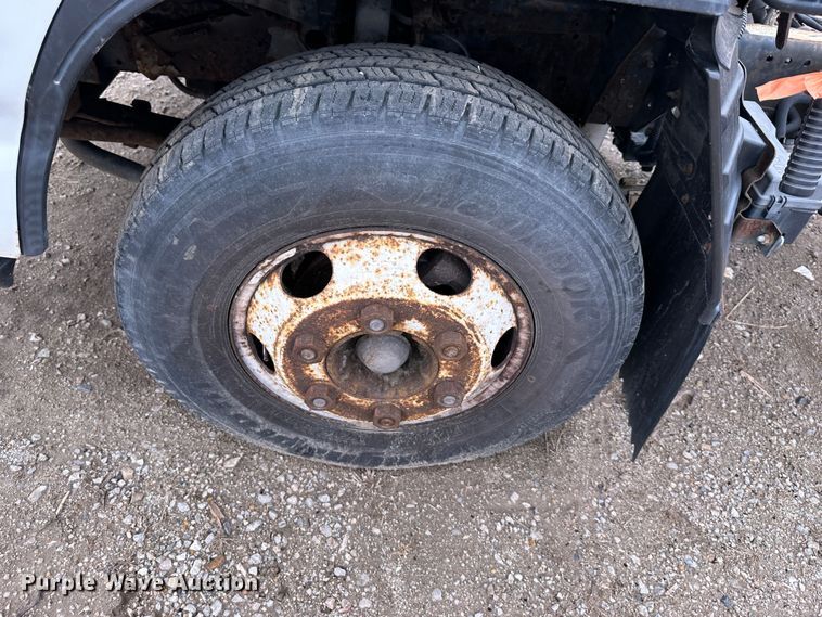 image for item DR5078 2007 Isuzu NPR  truck cab and chassis