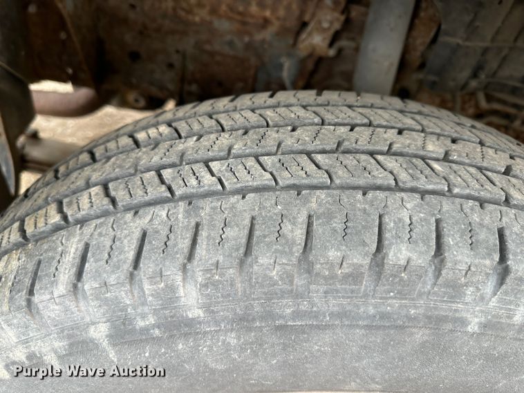 image for item DR5078 2007 Isuzu NPR  truck cab and chassis