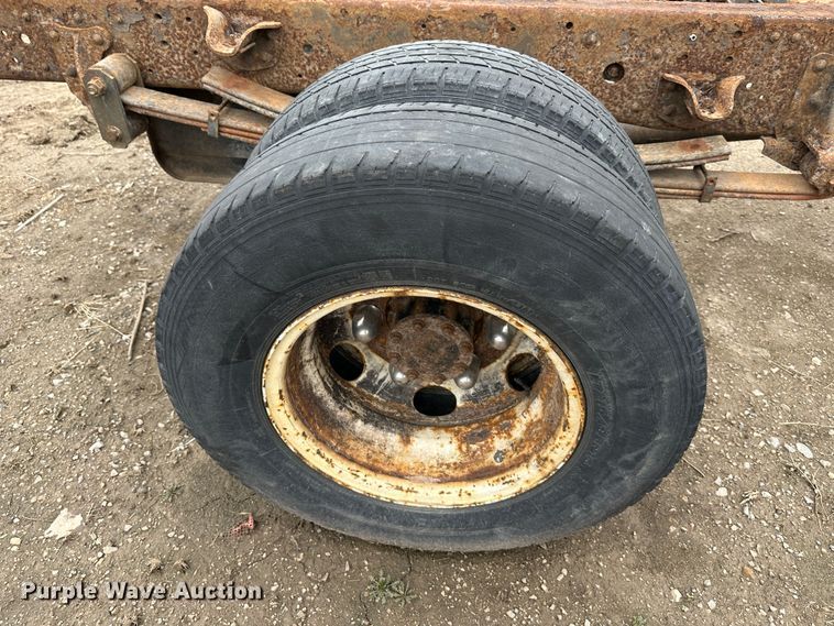 image for item DR5078 2007 Isuzu NPR  truck cab and chassis