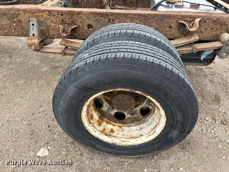 image for item DR5078 2007 Isuzu NPR  truck cab and chassis