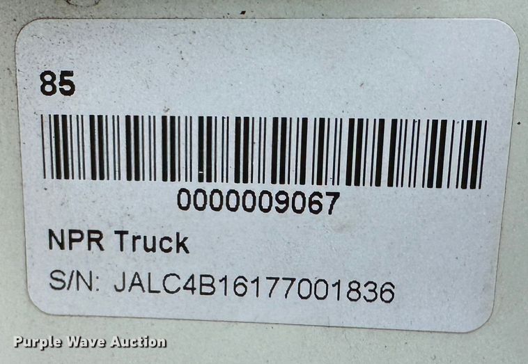 image for item DR5078 2007 Isuzu NPR  truck cab and chassis