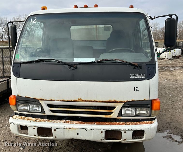 image for item DR5082 1999 Isuzu NPR  truck cab and chassis