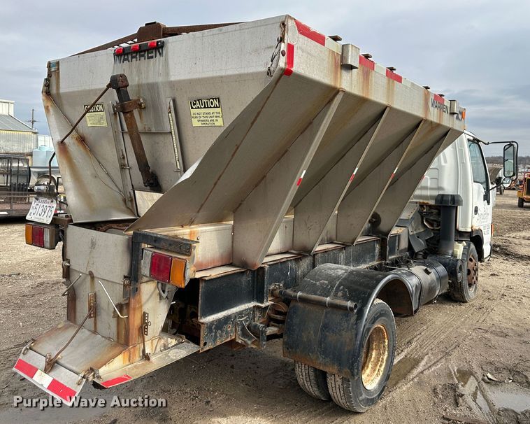 image for item DR5082 1999 Isuzu NPR  truck cab and chassis