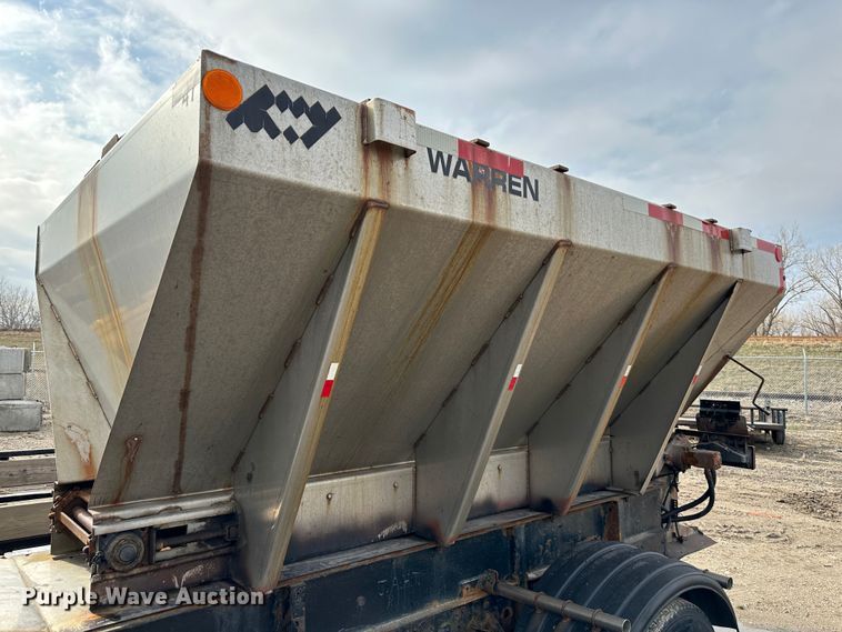 image for item DR5082 1999 Isuzu NPR  truck cab and chassis