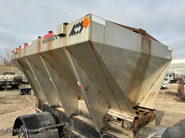 image for item DR5082 1999 Isuzu NPR  truck cab and chassis