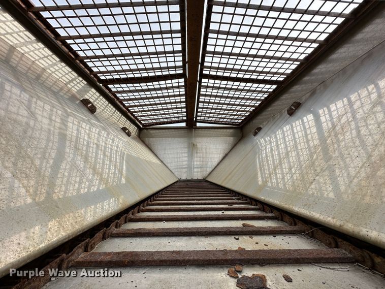 image for item DR5082 1999 Isuzu NPR  truck cab and chassis