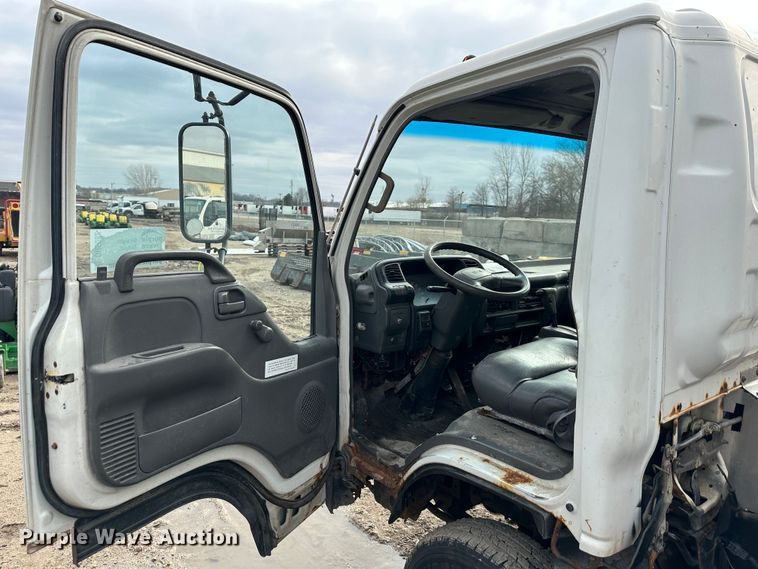 image for item DR5082 1999 Isuzu NPR  truck cab and chassis