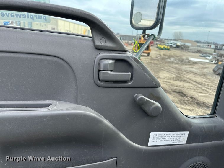 image for item DR5082 1999 Isuzu NPR  truck cab and chassis