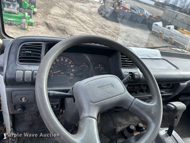 image for item DR5082 1999 Isuzu NPR  truck cab and chassis