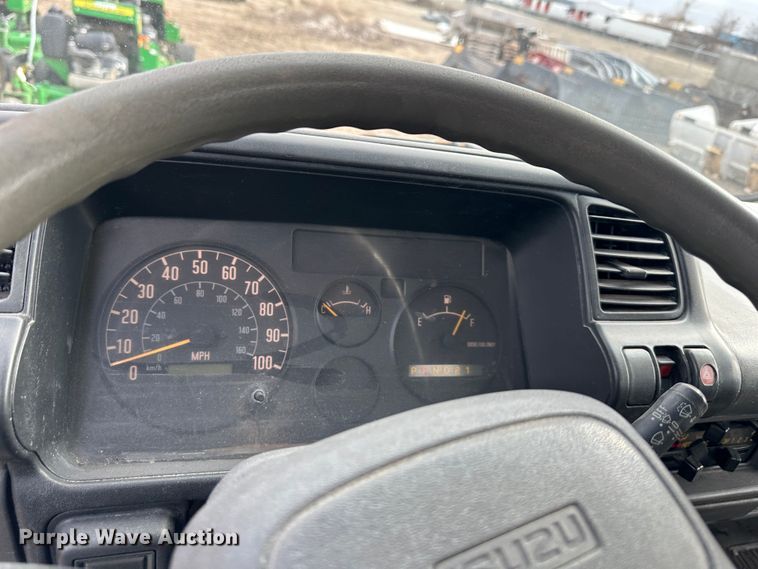 image for item DR5082 1999 Isuzu NPR  truck cab and chassis