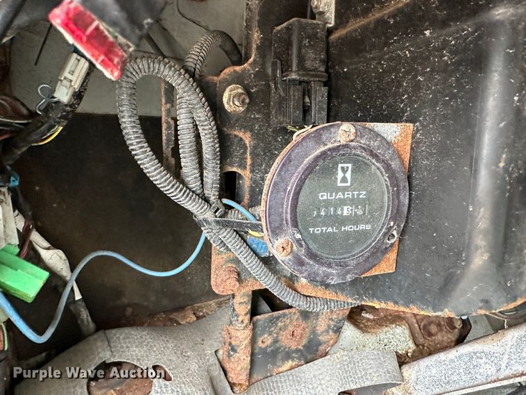 image for item DR5082 1999 Isuzu NPR  truck cab and chassis