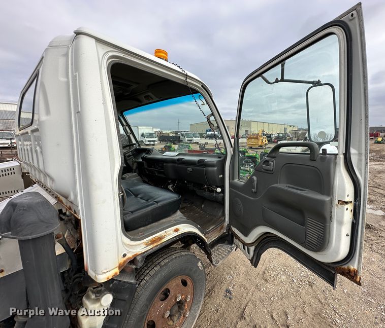 image for item DR5082 1999 Isuzu NPR  truck cab and chassis