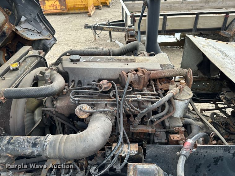 image for item DR5082 1999 Isuzu NPR  truck cab and chassis