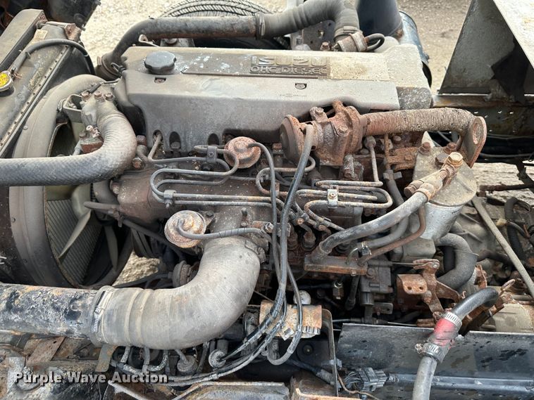 image for item DR5082 1999 Isuzu NPR  truck cab and chassis