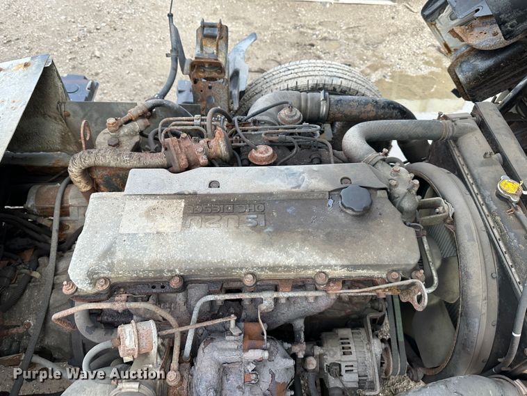 image for item DR5082 1999 Isuzu NPR  truck cab and chassis