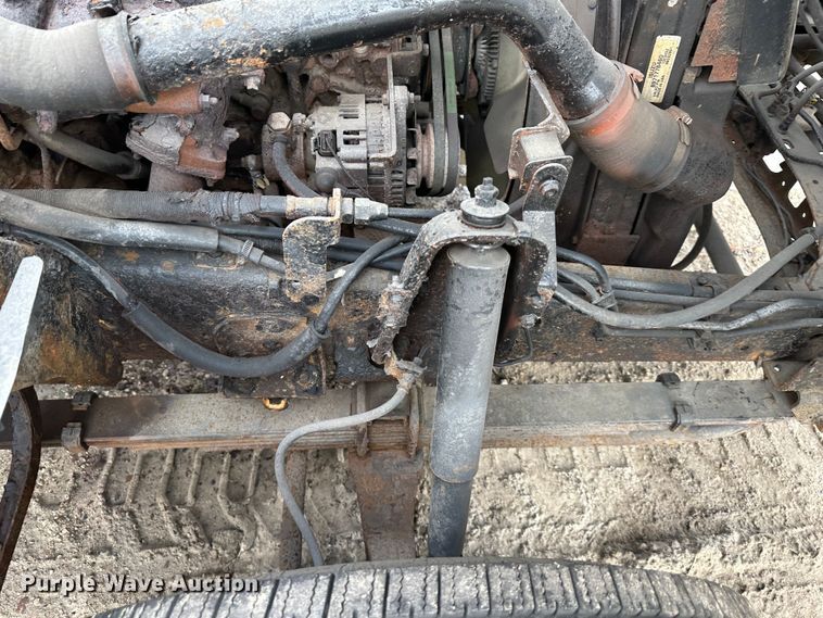 image for item DR5082 1999 Isuzu NPR  truck cab and chassis