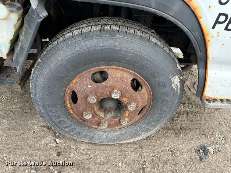 image for item DR5082 1999 Isuzu NPR  truck cab and chassis