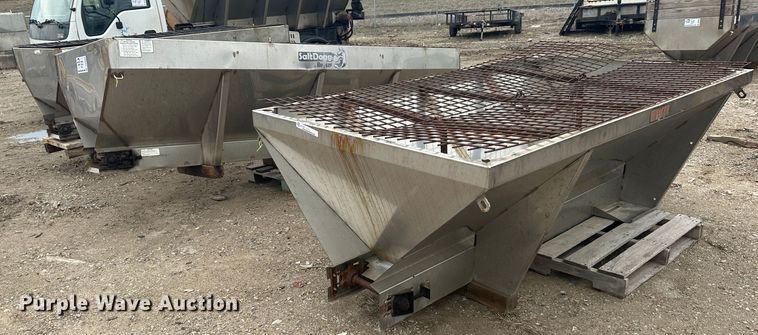 image for item DR5083 (3) salt spreaders