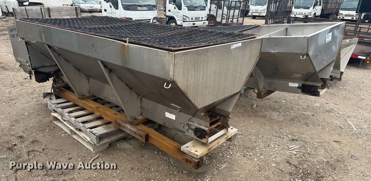 image for item DR5083 (3) salt spreaders