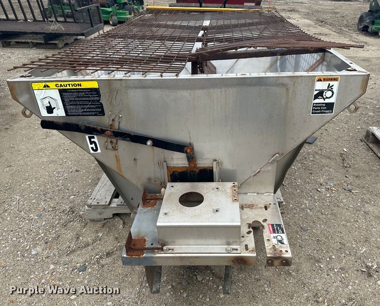 image for item DR5083 (3) salt spreaders