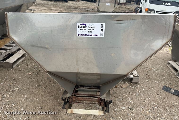 image for item DR5083 (3) salt spreaders