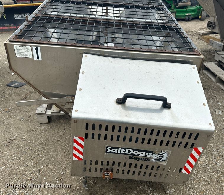 image for item DR5083 (3) salt spreaders