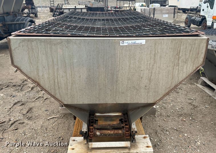 image for item DR5083 (3) salt spreaders