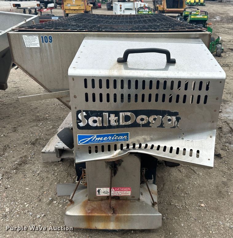 image for item DR5083 (3) salt spreaders