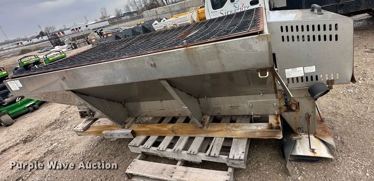 image for item DR5083 (3) salt spreaders