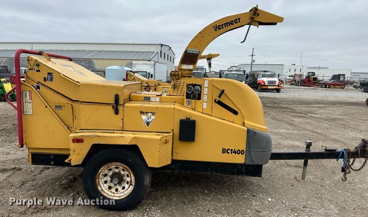 image for item DR5089 2002 Vermeer BC1400  wood chipper