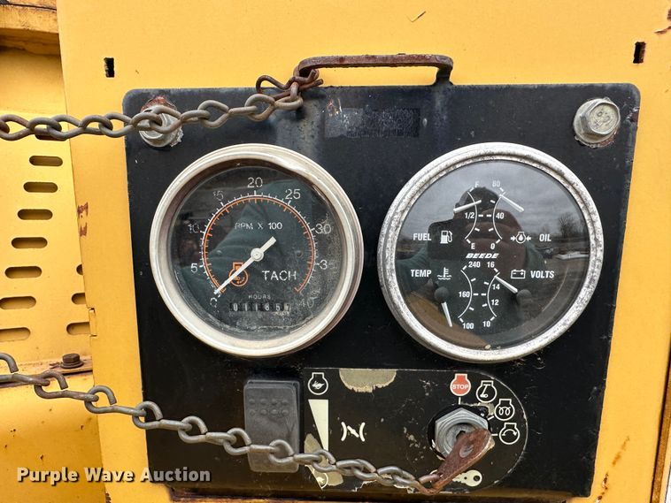 image for item DR5089 2002 Vermeer BC1400  wood chipper