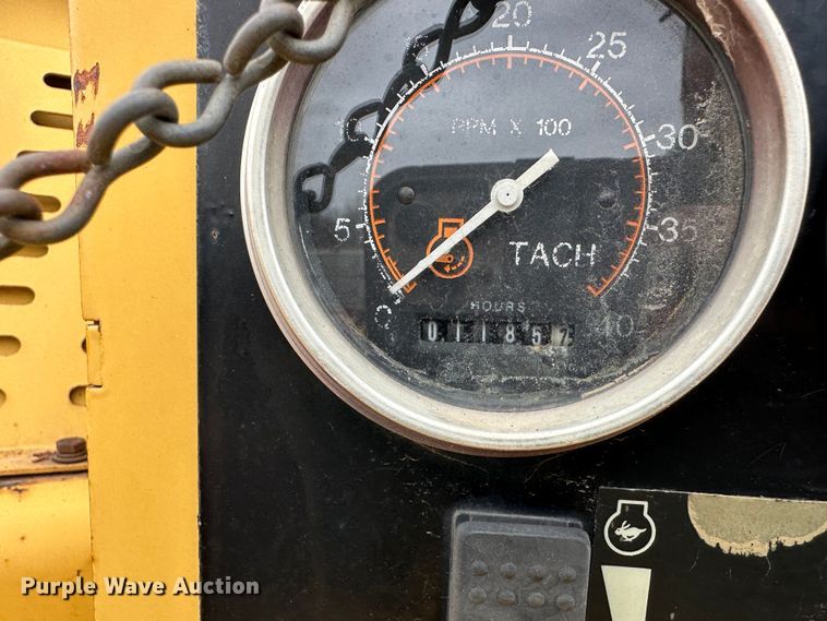 image for item DR5089 2002 Vermeer BC1400  wood chipper