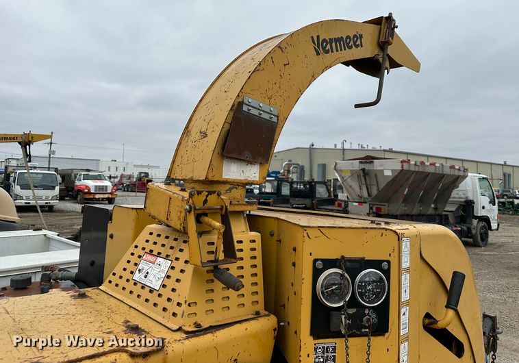 image for item DR5089 2002 Vermeer BC1400  wood chipper