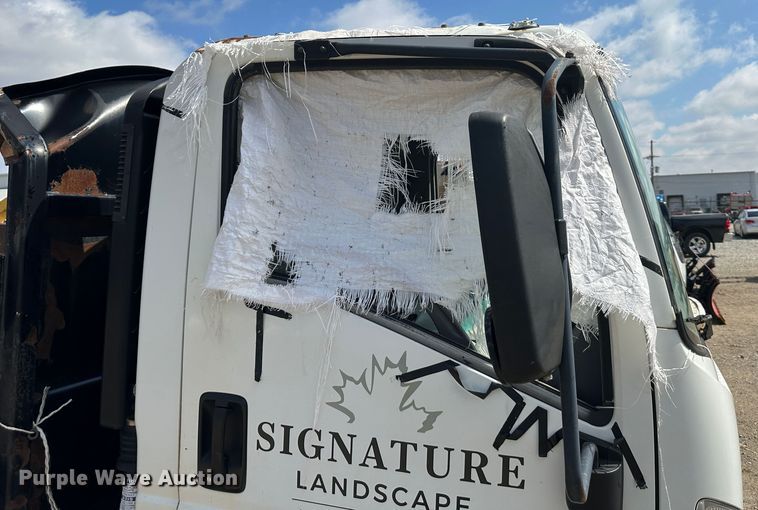 image for item DR5090 2009 Isuzu NQR  dump truck