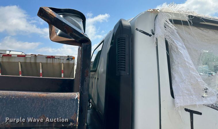 image for item DR5090 2009 Isuzu NQR  dump truck