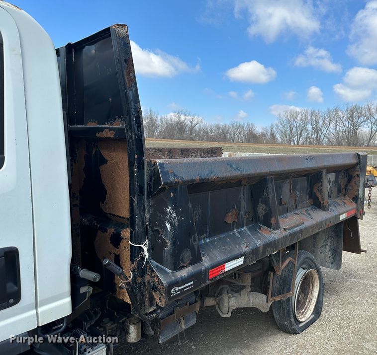 image for item DR5090 2009 Isuzu NQR  dump truck