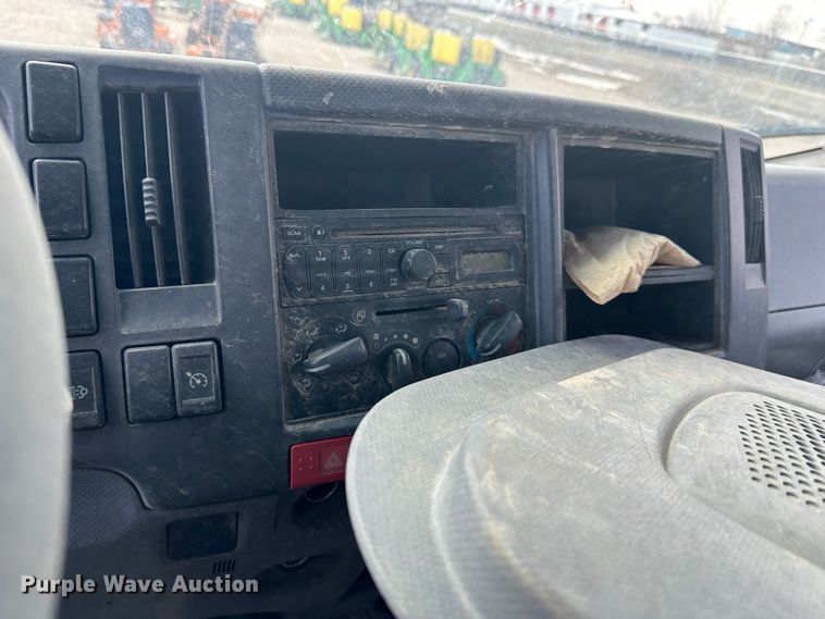 image for item DR5090 2009 Isuzu NQR  dump truck