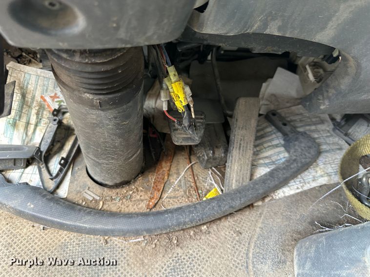 image for item DR5090 2009 Isuzu NQR  dump truck