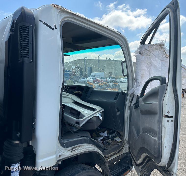 image for item DR5090 2009 Isuzu NQR  dump truck