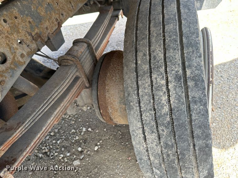 image for item DR5090 2009 Isuzu NQR  dump truck