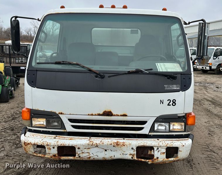 image for item DR5091 1999 Isuzu NPR  truck cab and chassis