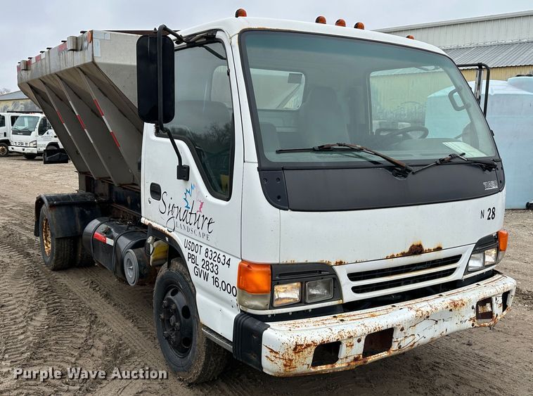 image for item DR5091 1999 Isuzu NPR  truck cab and chassis