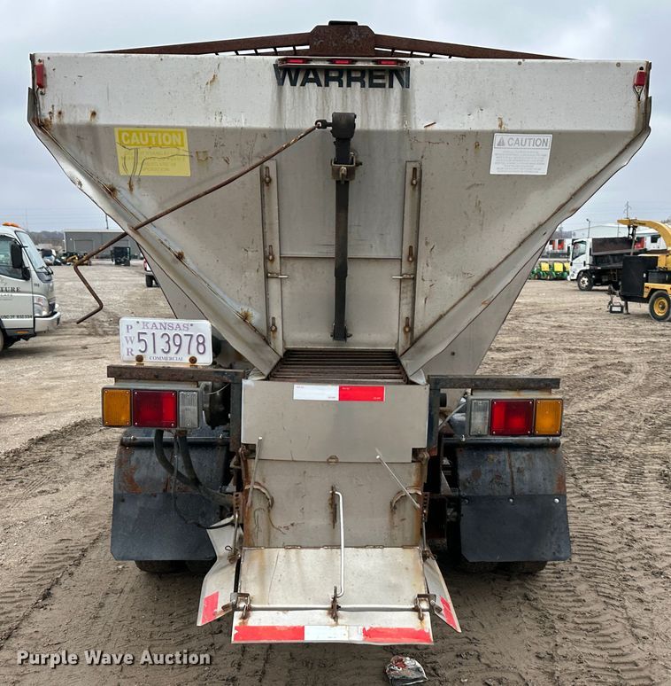 image for item DR5091 1999 Isuzu NPR  truck cab and chassis