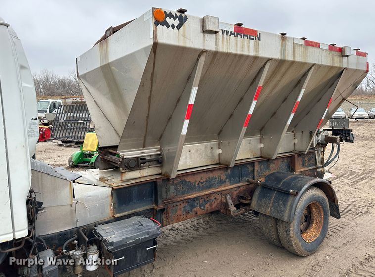 image for item DR5091 1999 Isuzu NPR  truck cab and chassis