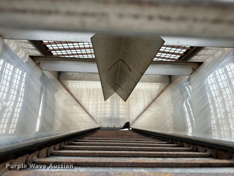 image for item DR5091 1999 Isuzu NPR  truck cab and chassis