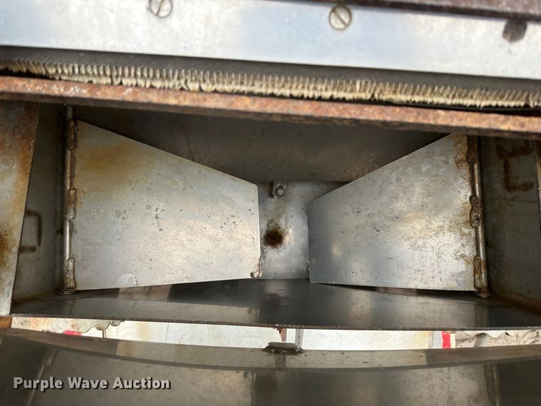 image for item DR5091 1999 Isuzu NPR  truck cab and chassis