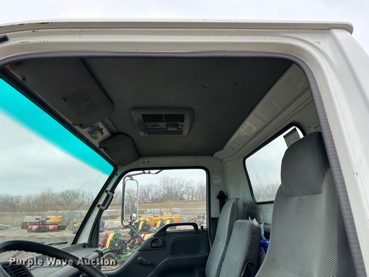 image for item DR5091 1999 Isuzu NPR  truck cab and chassis