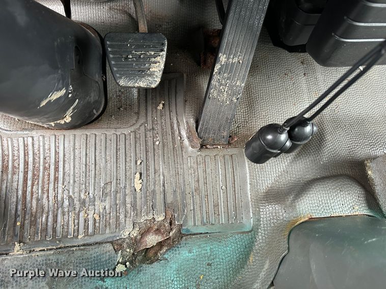 image for item DR5091 1999 Isuzu NPR  truck cab and chassis